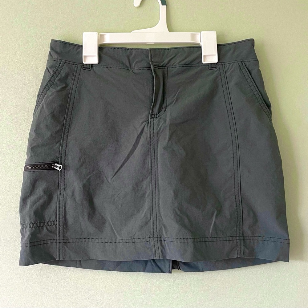 green/gray athleta skort built in shorts
